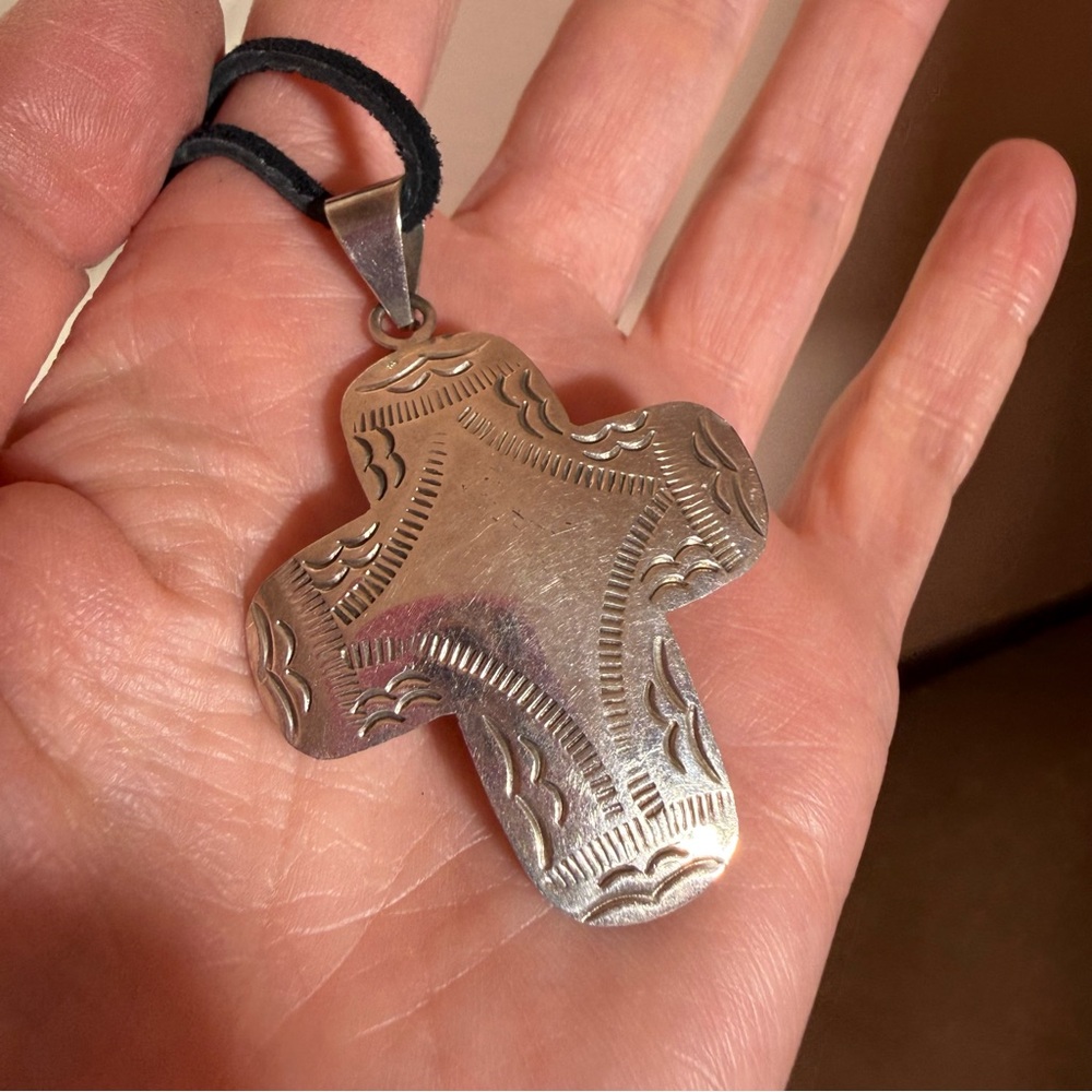 Taxco Vintage 80’ Southwestern Sterling silver oversized cross pendent necklace - Picture 9 of 17
